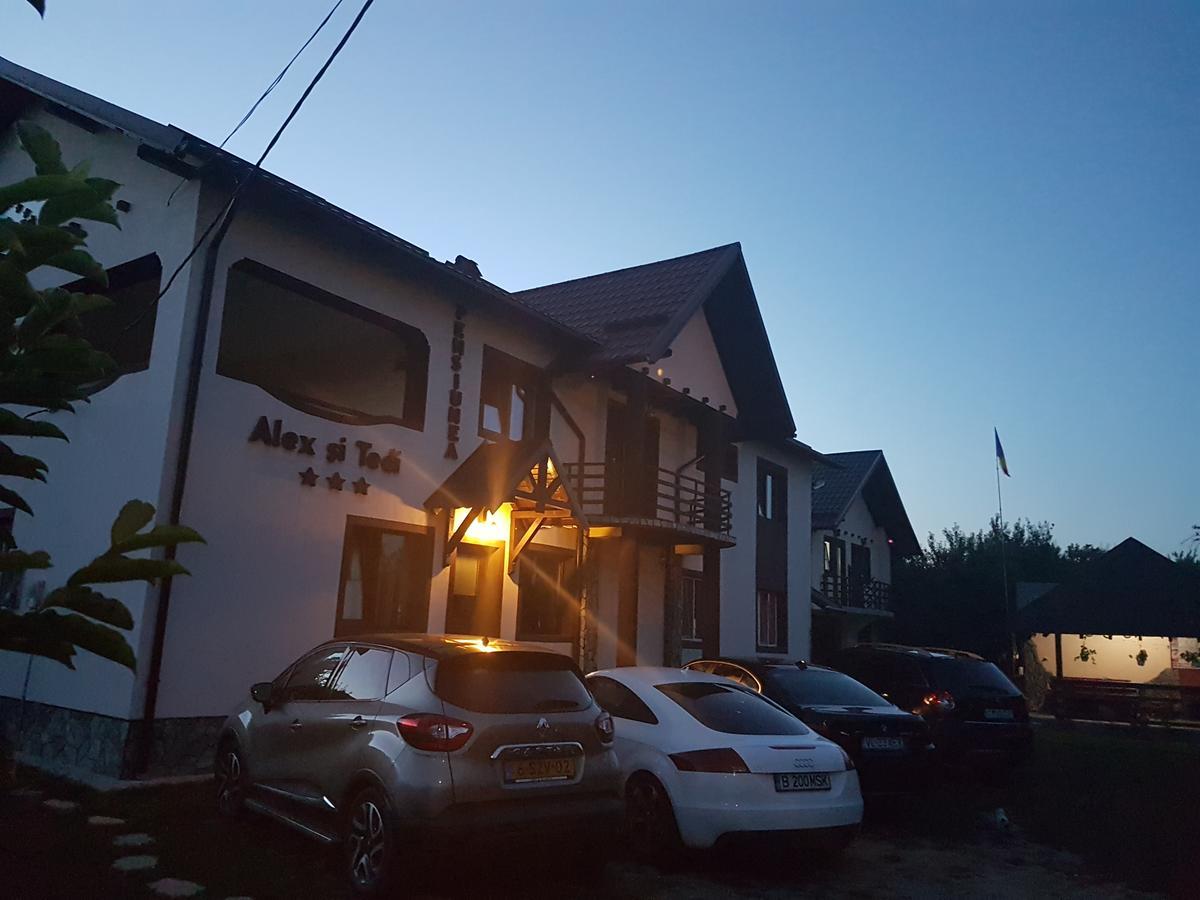 Pensiunea Alex Si Tedi Horezu Esterno foto